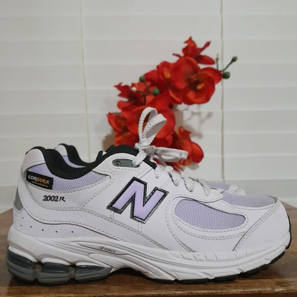 SOLD🔴🔴🔴🔴🔴🔴New Balance YOUTH 2002R  Taro Lilac Glo Sz 4 EU 36 PREOWNED - Picture 1 of 7